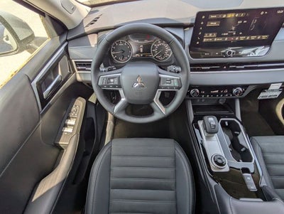 2026 Mitsubishi Outlander Base