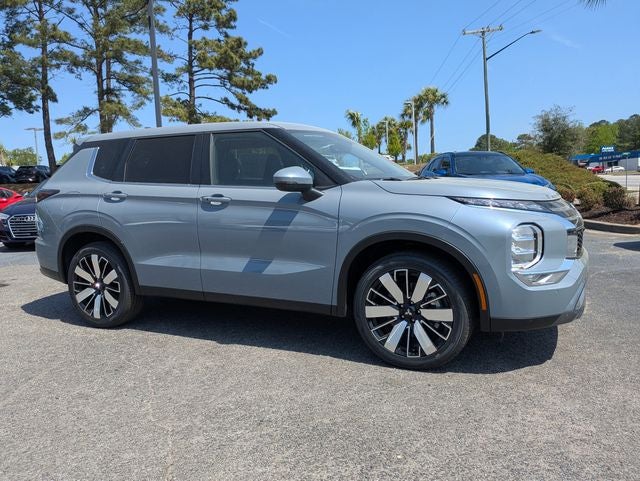 2026 Mitsubishi Outlander Base