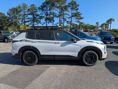 2026 Mitsubishi Outlander Base