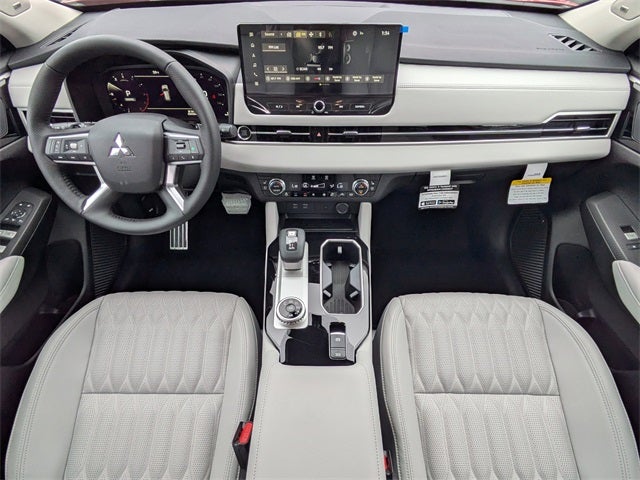 2025 Mitsubishi Outlander Base