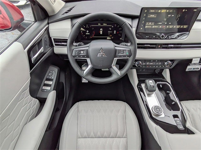 2025 Mitsubishi Outlander Base