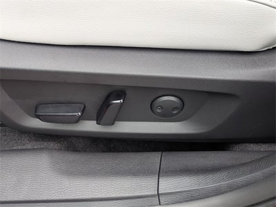 2025 Mitsubishi Outlander Base