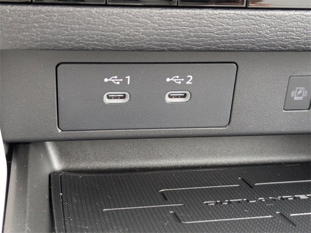 2025 Mitsubishi Outlander Base