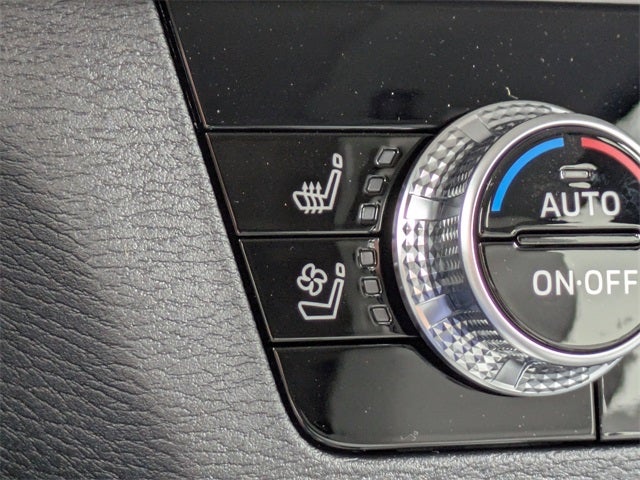 2025 Mitsubishi Outlander Base