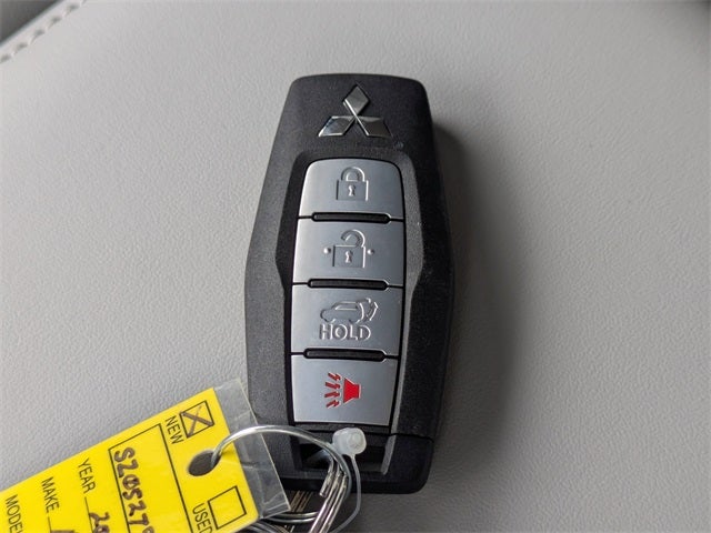 2025 Mitsubishi Outlander Base