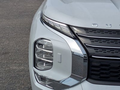 2025 Mitsubishi Outlander PHEV Base