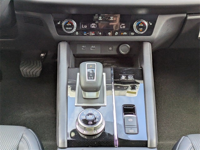 2025 Mitsubishi Outlander PHEV Base