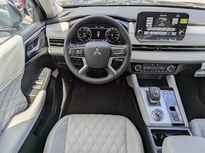 2025 Mitsubishi Outlander PHEV Base