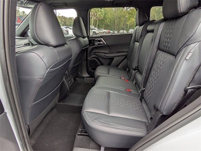 2025 Mitsubishi Outlander PHEV Base