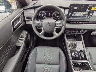 2025 Mitsubishi Outlander PHEV Base