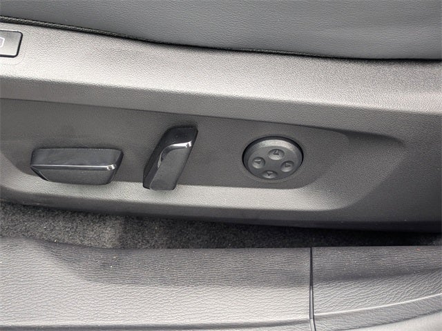 2025 Mitsubishi Outlander PHEV Base