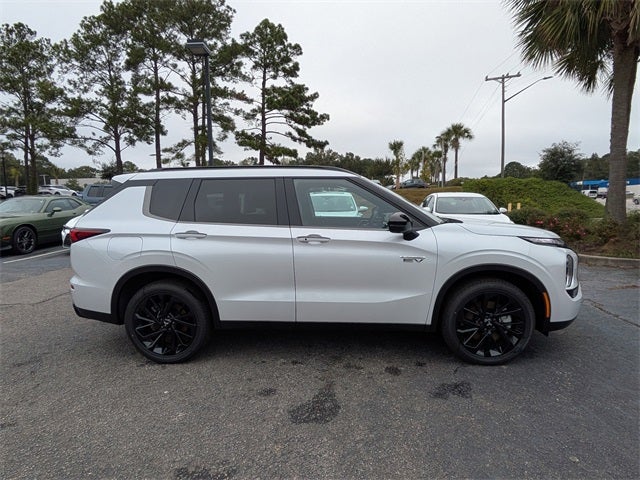 2025 Mitsubishi Outlander PHEV Base