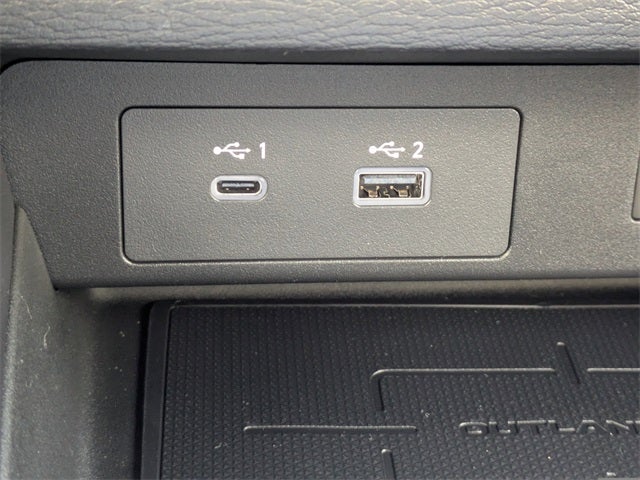 2025 Mitsubishi Outlander PHEV Base