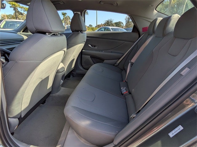 2025 Hyundai Elantra SE