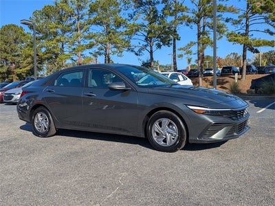 2025 Hyundai Elantra SE