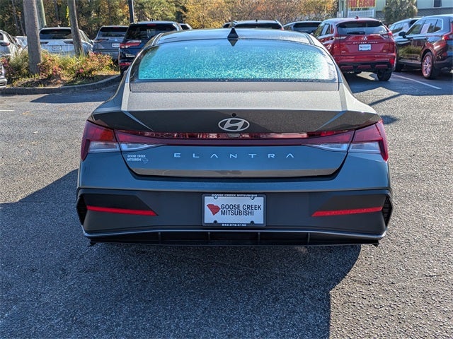 2025 Hyundai Elantra SE