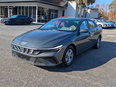 2025 Hyundai Elantra SE