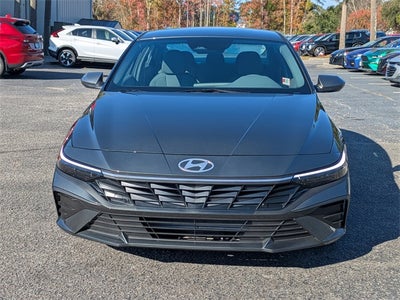 2025 Hyundai Elantra SE