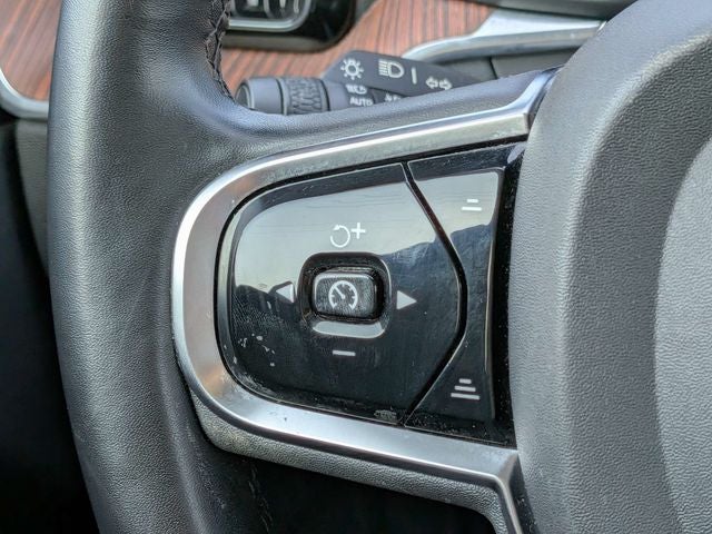 2024 Volvo XC60 B5 Plus Dark Theme